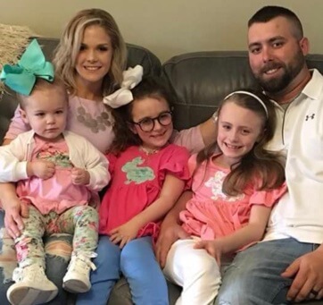 Aliannah Hope Simms with her father Corey Simms, stepmother Miranda Simms and sisters